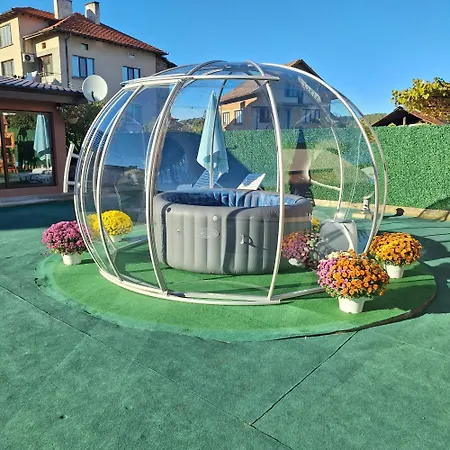 александровата къща - Aleksandar With Garden And Pool ゲストハウス 3*
